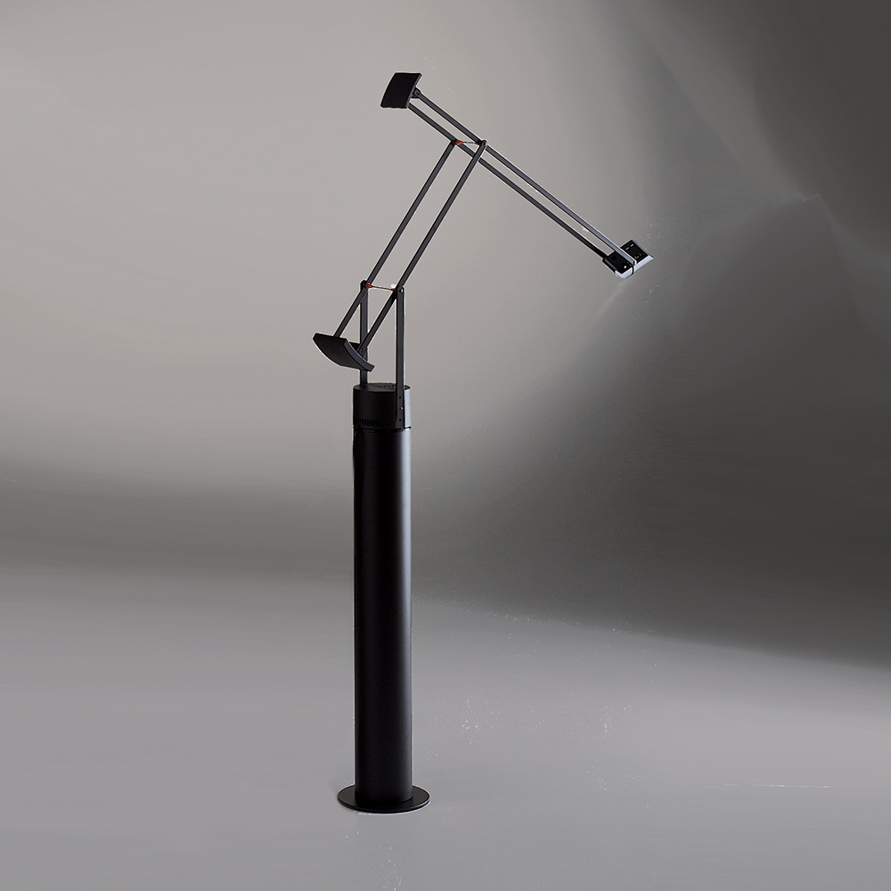 TIZIO Lampe de bureau articulée H66cm Noir Artemide - LightOnline